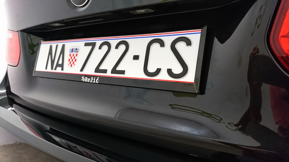 Montaža je jednako jednostavna i zaista – ovo je najbrži i najjednostavniji način personalizacije vašeg limenog ljubimca