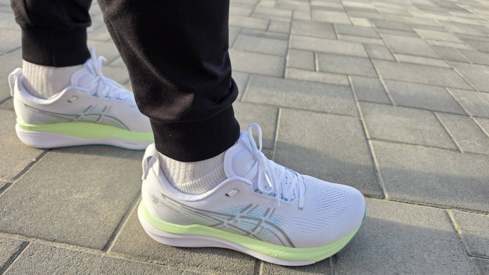 ASICS GEL-KAYANO 33