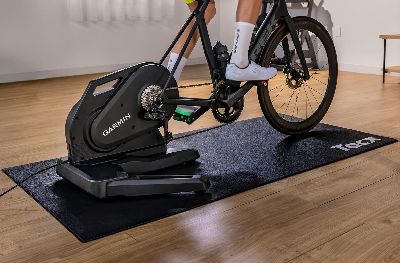 Garmin predstavio Tacx Nēra: Pametni trenažer koji donosi realističniju vožnju u zatvorenom