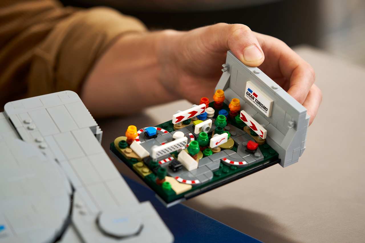 Prvi LEGO PlayStation set donosi legendarnu konzolu u 1.911 kockica