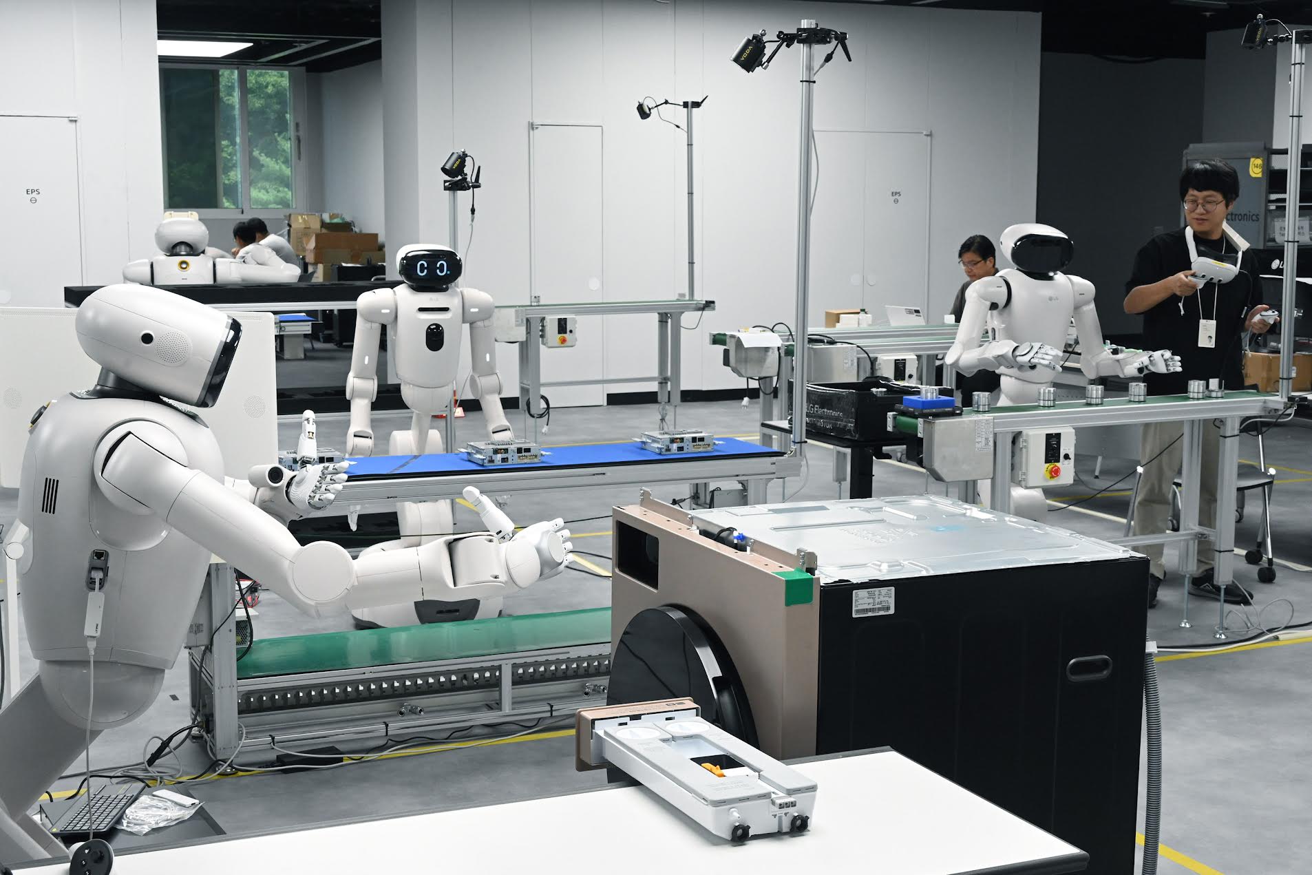 LG je ove godine dodatno naglasio ambicije u robotici osnivanjem Robotics Business Centera, koji koordinira aktivnosti na razini cijele kompanije