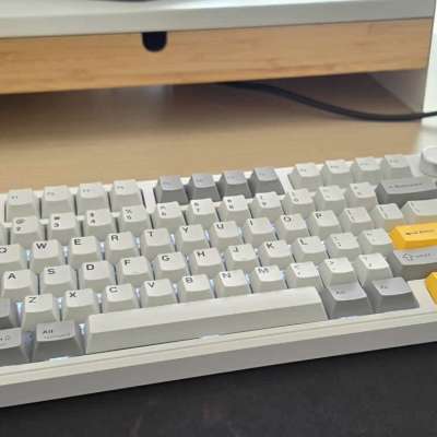 Recenzija: EPOMAKER TH80 V2 – tipkovnica koja pokazuje koliko danas može ponuditi kompaktni mehanički model