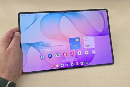 Samsung Galaxy Tab S12 Ultra donosi golemi 14,6-inčni AMOLED zaslon, vrhunsku izradu, snažan hardver i S Pen olovku za produktivnost i kreativni rad. Isprobali smo ga.